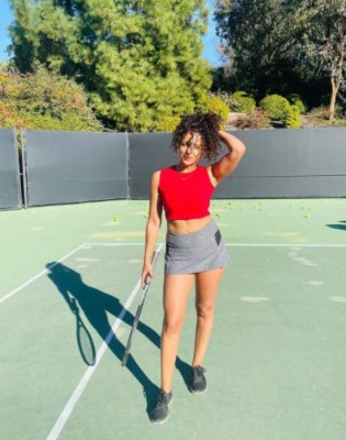 Así es la guapa colocha y chef que habría conquistado al Chicharito Hernández: los mensajes que saltaron las alarmas