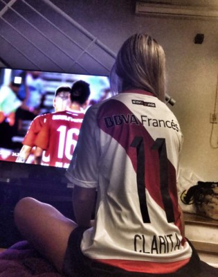 ¡SORPRESA! Modelo señala a figura del Barcelona de 'asqueroso' tras sufrir un encuentro