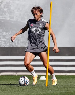 Sorpresiva visita, dos salidas y una estrella regresó: Así fue el sexto entrenamiento del Real Madrid