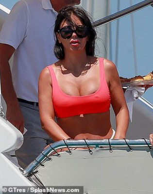 Antonella y sus descuidos; las vacaciones de Messi, Fabregas y Suárez con sus parejas