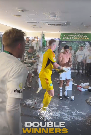 Así festejó Luis Palma el doblete del Celtic en su primer año en Escocia: ¡le puso ambiente al vestidor!