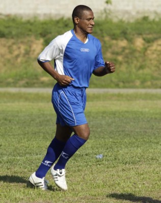 Luciano Emilio elije su 11 ideal con suplentes de lujo de su época en Honduras