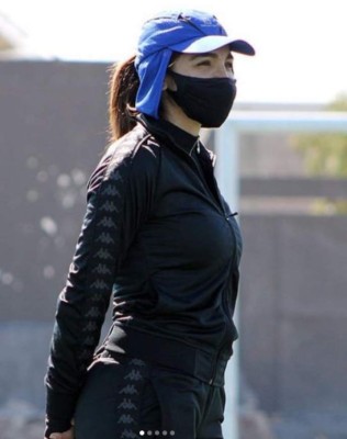 Así es la hermosa conductora de ESPN que entrena a un equipo mexicano y debutó con triunfo