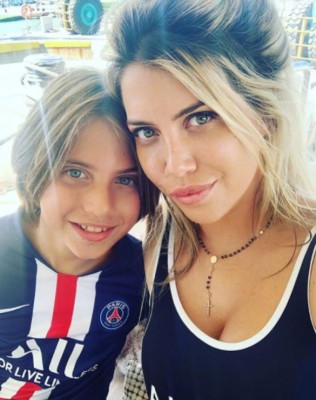 Nueva polémica: Wanda Nara es denunciada por unas atrevidas fotografías que le tomó su hijo