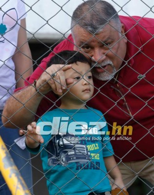 NO SE VIO POR TV: ¿Con quién celebró Estupiñán su primer gol en Motagua?