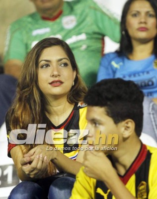 ¡MUÑECAS! El lado sexy del clásico Real España-Marathón