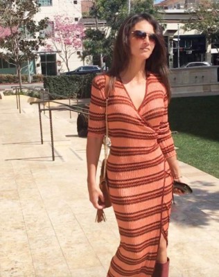 ¡Hermosa! Lorena Bernal, la guapa esposa del candidato a asumir el banquillo del Arsenal