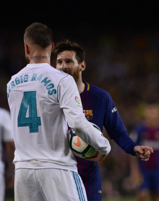 NO SE VIO POR TV: El saludo de Cristiano con Messi y el gesto de Piqué con CR7