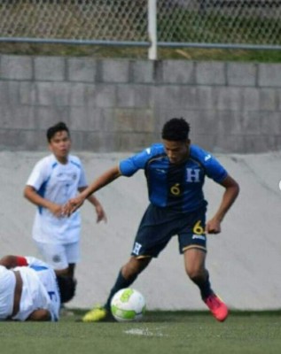 Modelo y cautivador en Instagram: la otra faceta de Carlos Palacios Jr, el hijo de 'Calolo' y jugador del Victoria