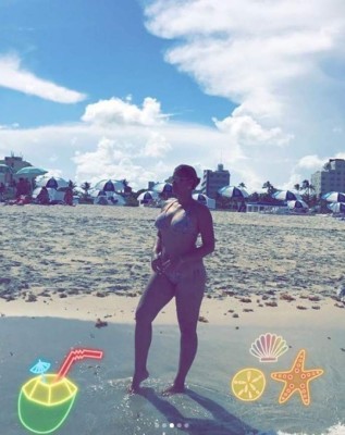 Las ardientes vacaciones de Ivonne, la bella esposa de jugador hondureño