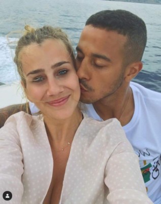 Novia de Neymar agita las redes: el lado más sexi de la final PSG-Bayern en la Champions League