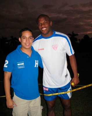 Fotos de aficionados con David Suazo.