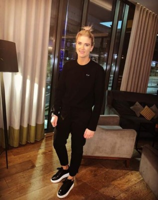 April Hunter, la boxeadora que desafió la ley islámica besándose con su novia en las Maldivas