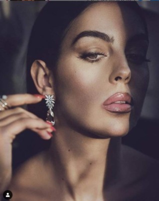 Georgina Rodríguez deslumbra en una elegante sesión de fotos para la revista italiana Grazia