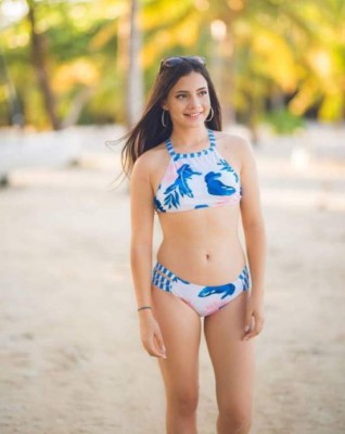 FOTOS: Roatán, 'inundada' de bellas turistas para la semana Morazánica 2019