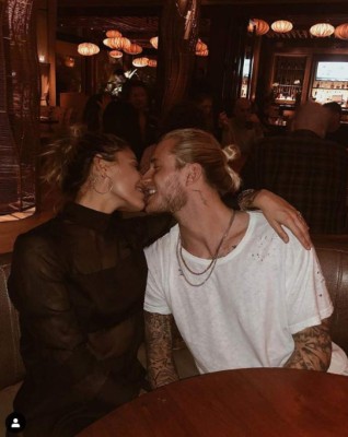 Fotos: Karius planta al Liverpool y se marcha a Grecia con su espectacular novia
