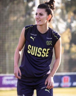 Conmoción: Desaparece jugadora de la selección de Suiza mientras nadaba en un lago