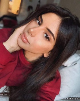 Un copia exacta de Daniella Semaan: La sexy 'hijastra' de Cesc Fábregas