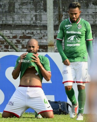 No viste en TV: Emotivo abrazo, lágrimas y consuelo en inicio de fecha 17