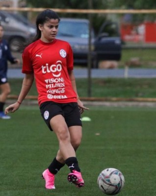 Machismo: El premio a una jugadora paraguaya que causa indignación y su inesperada reacción