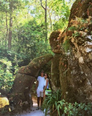 Hija de Mourinho deslumbra con su novio y se divierte a lo grande