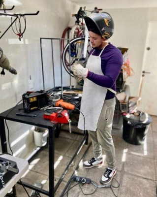 Fue mundialista, cambió la fama para ser mecánico y ahora es golpeado por la pandemia