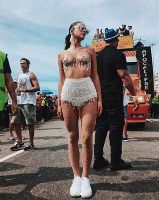 El sensual y atrevido vestido de Bruna Marquezine en el carnaval Brasil