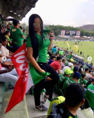 Ella es Andrea Ortiz, la bella sampedrana aficionada del Marathón