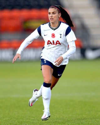 Deslumbró en la cancha y foto con su hija: Así fue el debut de Alex Morgan con el Tottenham