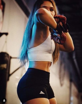 Sexi luchadora afirma que tiene el ''cuerpo más natural que una mujer puede tener''