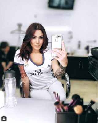 Erika Fernández, la conductora de Fox Sport que hace sensual baile con camisa del Real Madrid