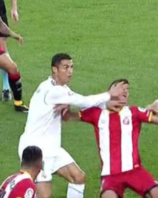 Lo que no se vio en TV: La tristeza de CR7, el beso de Ramos a Isco y el festejo local