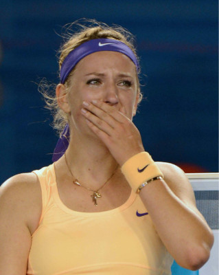 Su majestad Azarenka es la reina de Australia .