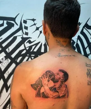 Tremenda locura: los increíbles tatuajes sobre Messi luego de ganar con Argentina el Mundial de Qatar y el ‘‘qué mirás, bobo’’