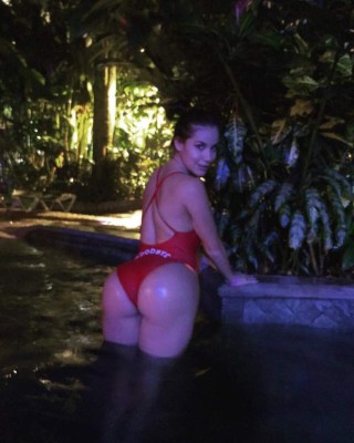 Melissa Mora, la aficionada más sexy de Costa Rica que calienta el clásico ante Honduras