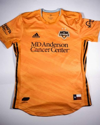 Las camisas de lujo que han donado los legionarios para ayudar a jugadores de la Liga de Ascenso