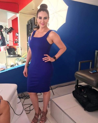 Las presentadoras de TV deslumbran con su belleza en los desfiles patrios