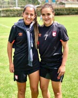 Lina Arciniegas, la hermosa compañera de equipo de la tica Melissa Herrera