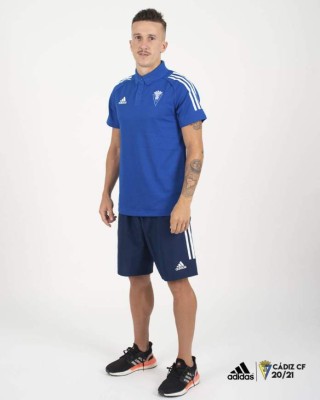 Antony Lozano modela la hermosa y nueva indumentaria de Cádiz para la temporada 2020-2021 en LaLiga