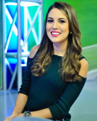 Conocé a Alejandra Inestroza, la periodista deportiva hondureña que destaca en El Salvador
