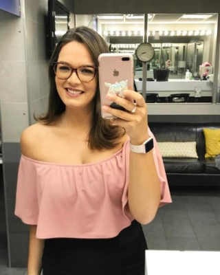 Estas son las hermosas presentadoras que calientan el Panamá-Honduras