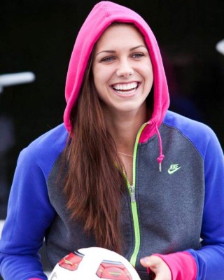 Alex Morgan, una belleza estadounidense dentro y fuera de la cancha