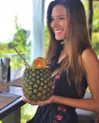 María José González, la periodista tica que enamora con su carisma y sonrisa