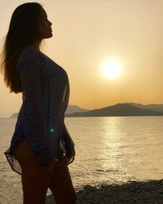 ¡SE SOLTÓ! La ex de Dybala termina relación y sube fotos candentes a sus redes