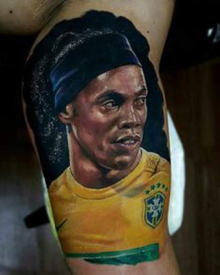 ¡LOCURA! Los estupendos tatuajes dedicados al astro brasileño, Ronaldinho