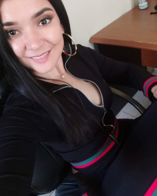 ¡Preciosa modelo le roba el corazón a mundialista hondureño en Sudáfrica 2010!