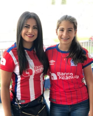 Famosas y bellas: Las chicas fanáticas de las semifinales de Liga Concacaf