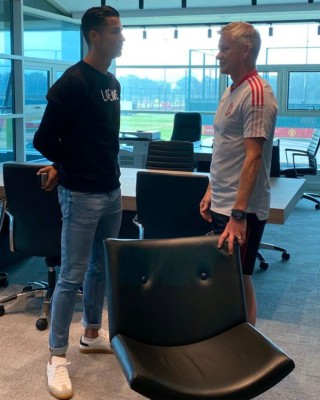 Imponente llegada y charla con el DT: Así fue el primer entrenamiento de Cristiano Ronaldo con el United&nbsp;&nbsp;