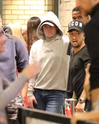 ¡Escándalo! Wayne Rooney, 'cazado' en su hotel con una misteriosa mujer tras una fiesta