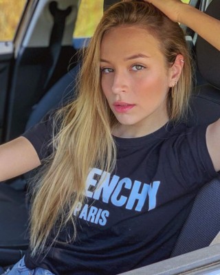 Andrea, la desconocida hermosa novia de uno de los jugadores del Barcelona